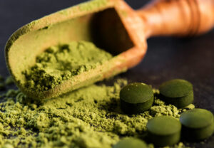 SpirulinaPowderPills 537835890 770x533 1