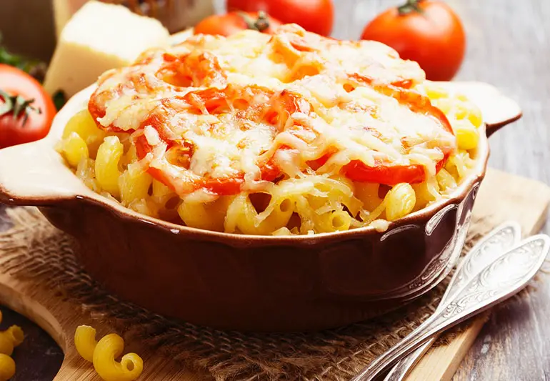 macaroniAndCheeseTomatoes 472696178 770x533 1