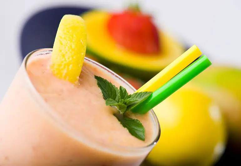 strawberryMangoSmoothie 134419245 770x533 1