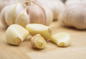 Garlic Lowering Blood Pressure 172191788 770x533 1