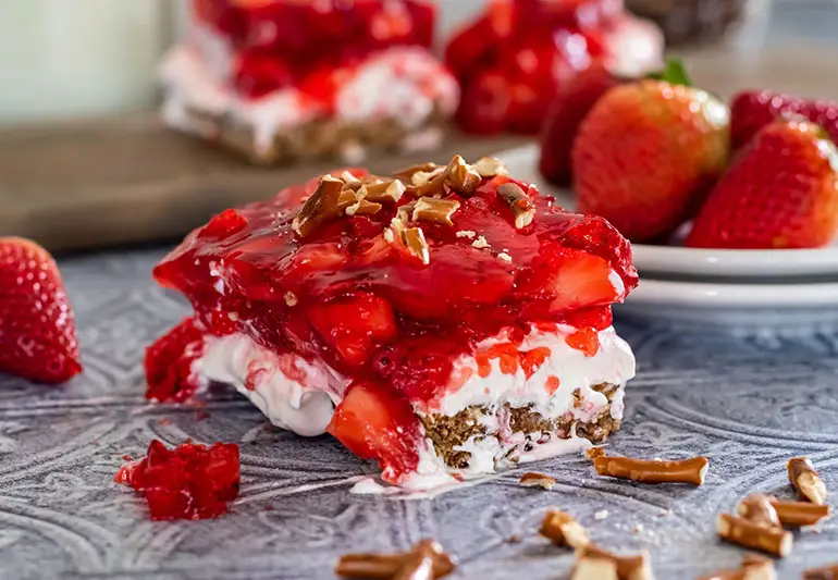 StrawberryPretzelSquares AD 770x533 1