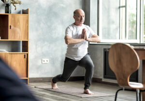 elderManYoga 1177320130 770x533 1