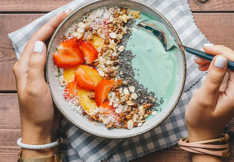 healthySmoothieBowl 1168117718 770x533 1