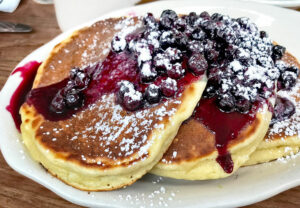 pancakesBlueberrySauce 947382050 770x533 1