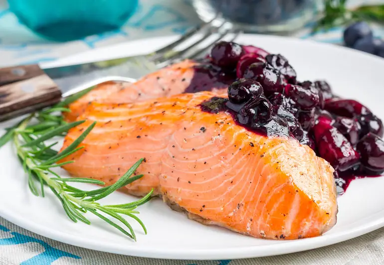 salmon Blueberries on Plate 543812632 770x533 1