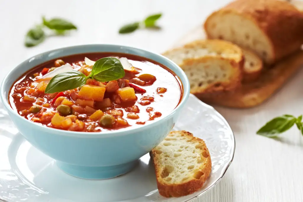 Recepte: Sirsnīga Minestrone zupa ar Farro