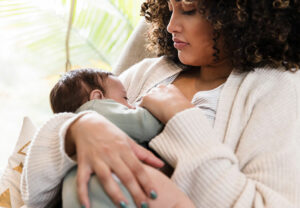 breastfeeding baby Mom 1210806697 770x533 1