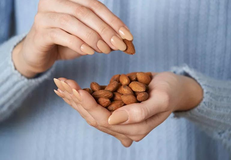 snackingAlmonds 577948460 770x553 1 jpg