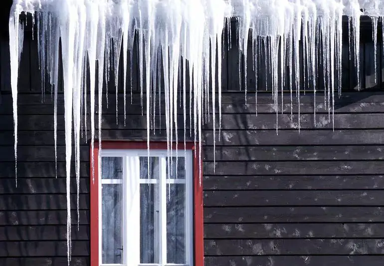 iciclesDangerous 91440503 770x533 1 jpg