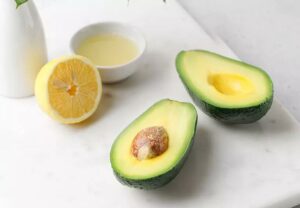 avocado keeps with Lemon 1365368155 770x533 1 jpg